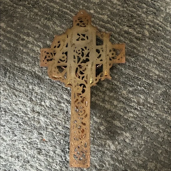 Vintage NOS Gold Tone IHS INRI Filigree Crucifix Wall Hanging in Original Box - Picture 3 of 6